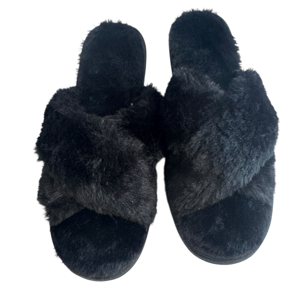 Women’s soft fuzzy open toe black crisscross slippers size M 8–9 NWOT